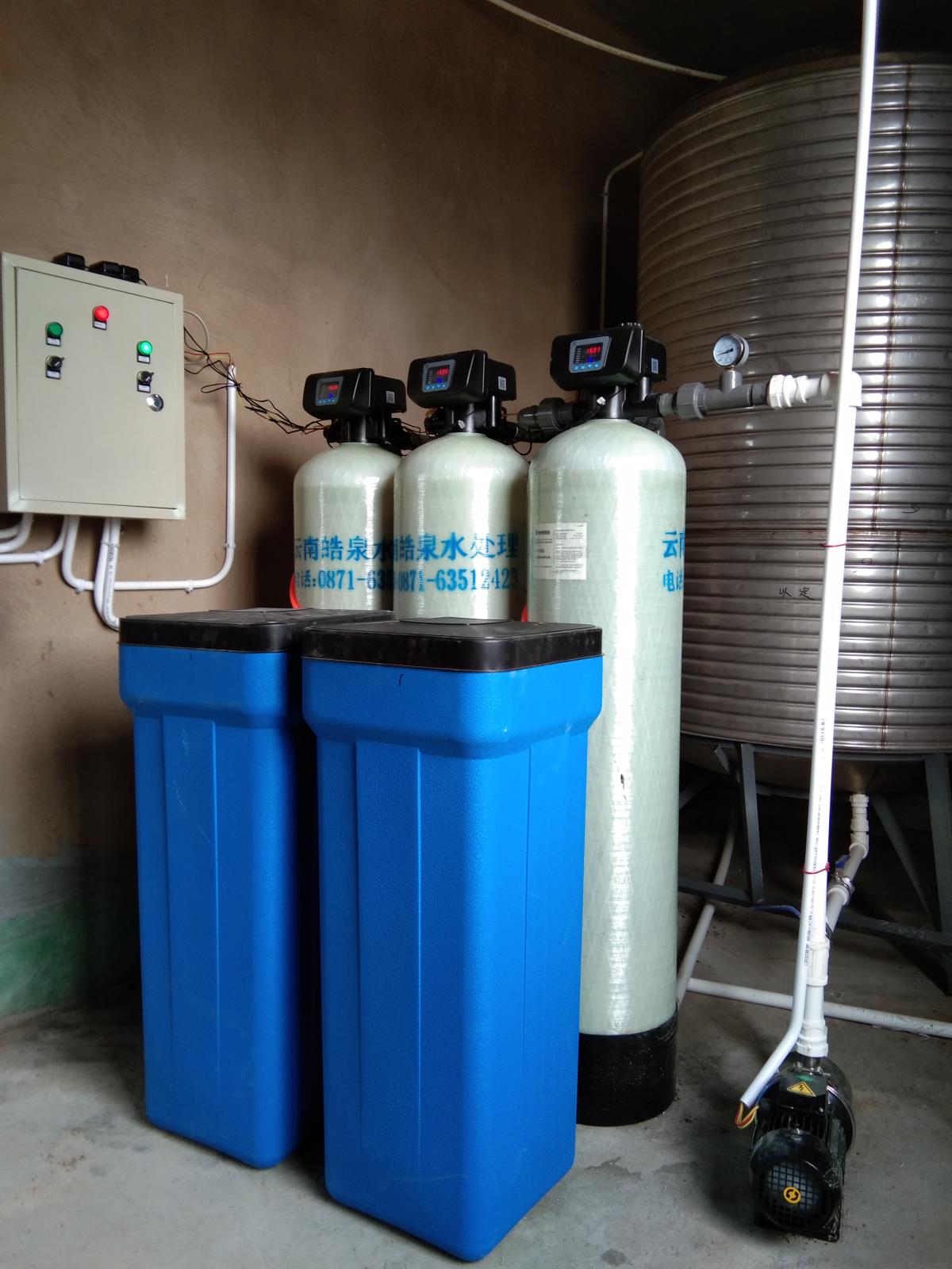 全自動(dòng)軟水器 軟水設(shè)備應(yīng)用在普者黑新建酒店